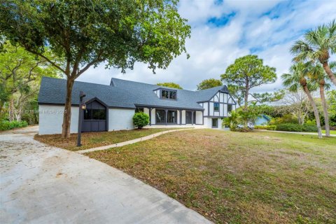 House in Palm Beach Gardens, Florida 4 bedrooms, 298.49 sq.m. № 1697373 - photo 8