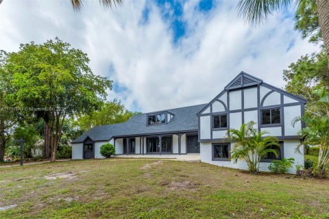 House in Palm Beach Gardens, Florida 4 bedrooms, 298.49 sq.m. № 1697373 - photo 1