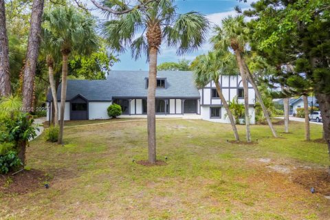 House in Palm Beach Gardens, Florida 4 bedrooms, 298.49 sq.m. № 1697373 - photo 6