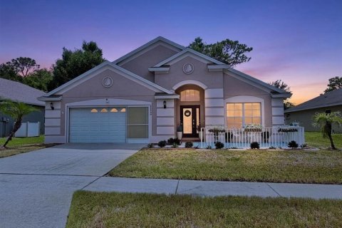 House in Hudson, Florida 4 bedrooms, 180.69 sq.m. № 2150690 - photo 1