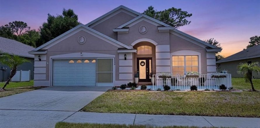 House in Hudson, Florida 4 bedrooms, 180.69 sq.m. № 2150690