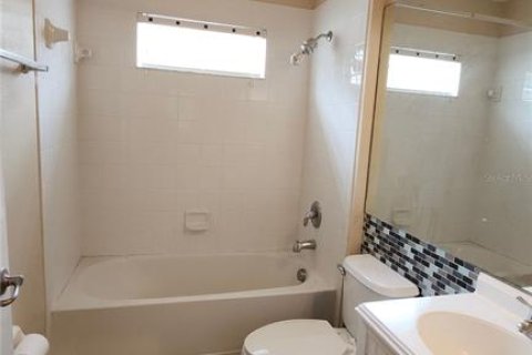 House in Gibsonton, Florida 3 bedrooms, 129.6 sq.m. № 2231797 - photo 10