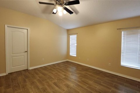 House in Gibsonton, Florida 3 bedrooms, 129.6 sq.m. № 2231797 - photo 12