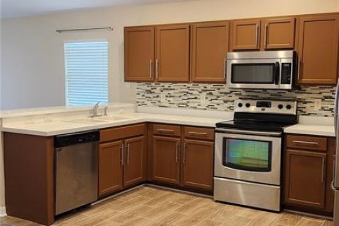 House in Gibsonton, Florida 3 bedrooms, 129.6 sq.m. № 2231797 - photo 3