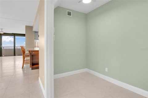 Condo in Daytona Beach, Florida, 2 bedrooms  № 1434146 - photo 26