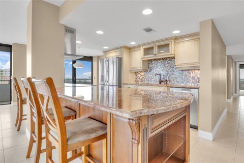 Condo in Daytona Beach, Florida, 2 bedrooms  № 1434146 - photo 17