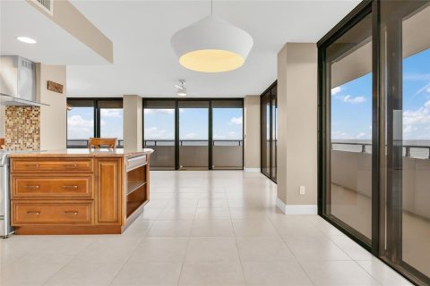 Condo in Daytona Beach, Florida, 2 bedrooms  № 1434146 - photo 13