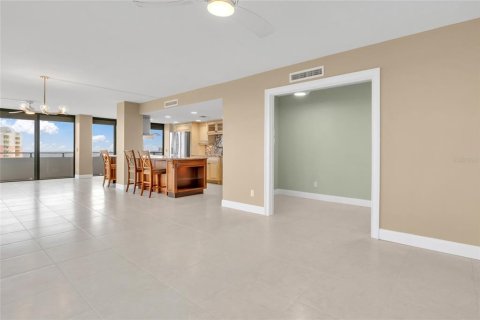 Condo in Daytona Beach, Florida, 2 bedrooms  № 1434146 - photo 25