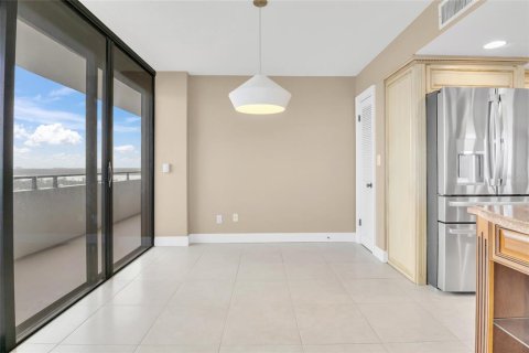 Condo in Daytona Beach, Florida, 2 bedrooms  № 1434146 - photo 14