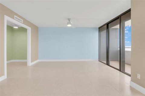 Condo in Daytona Beach, Florida, 2 bedrooms  № 1434146 - photo 27