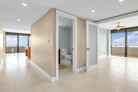 Condo in Daytona Beach, Florida, 2 bedrooms  № 1434146 - photo 30