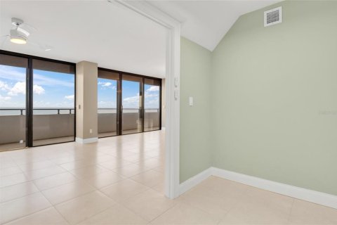 Condo in Daytona Beach, Florida, 2 bedrooms  № 1434146 - photo 29