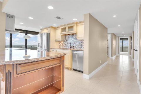 Condo in Daytona Beach, Florida, 2 bedrooms  № 1434146 - photo 22