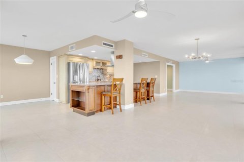 Condo in Daytona Beach, Florida, 2 bedrooms  № 1434146 - photo 11