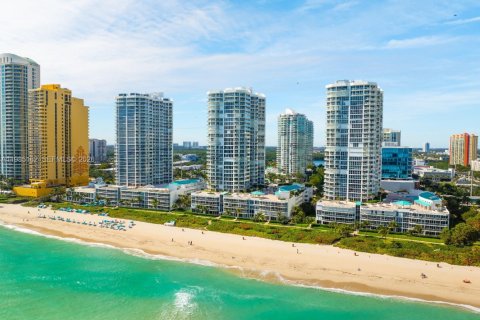 Condo à Sunny Isles Beach, Floride, 2 chambres  № 2048307