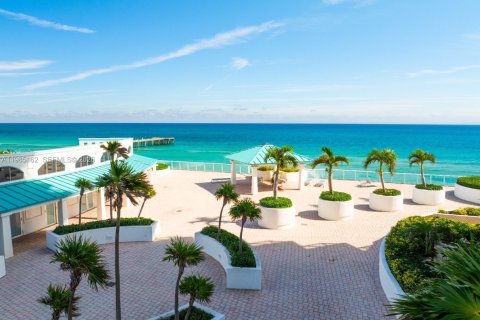 Copropriété à louer à Sunny Isles Beach, Floride: 2 chambres, 135.64 m2 № 2048307 - photo 2