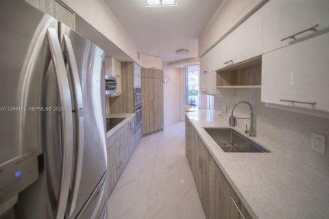 Copropriété à louer à Sunny Isles Beach, Floride: 2 chambres, 135.64 m2 № 2048307 - photo 10