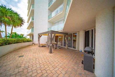 Copropriété à louer à Sunny Isles Beach, Floride: 2 chambres, 135.64 m2 № 2048307 - photo 29