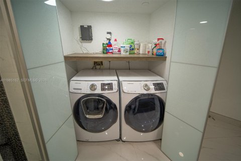 Copropriété à louer à Sunny Isles Beach, Floride: 2 chambres, 135.64 m2 № 2048307 - photo 25