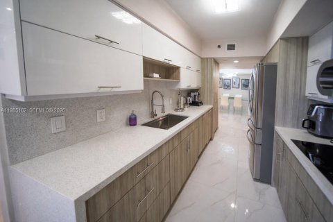 Copropriété à louer à Sunny Isles Beach, Floride: 2 chambres, 135.64 m2 № 2048307 - photo 7