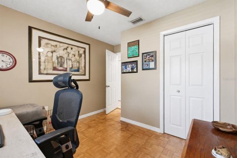 House in Dunedin, Florida 3 bedrooms, 126.53 sq.m. № 2127139 - photo 15