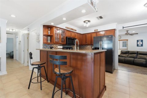 House in Dunedin, Florida 3 bedrooms, 126.53 sq.m. № 2127139 - photo 3