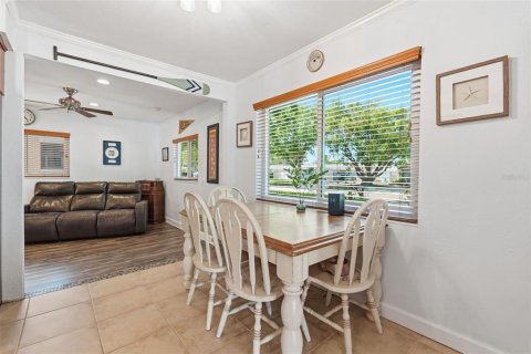 House in Dunedin, Florida 3 bedrooms, 126.53 sq.m. № 2127139 - photo 7