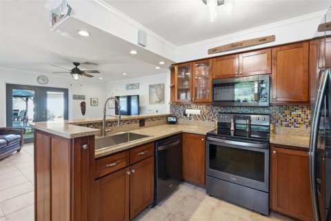 House in Dunedin, Florida 3 bedrooms, 126.53 sq.m. № 2127139 - photo 5