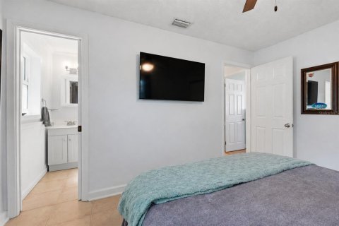 House in Dunedin, Florida 3 bedrooms, 126.53 sq.m. № 2127139 - photo 11