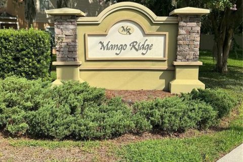 Townhouse in Seffner, Florida 3 bedrooms, 164.9 sq.m. № 2203263
