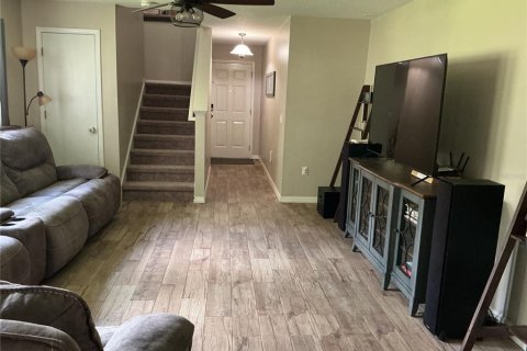 Townhouse in Seffner, Florida 3 bedrooms, 164.9 sq.m. № 2203263 - photo 7