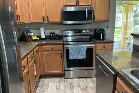 Townhouse in Seffner, Florida 3 bedrooms, 164.9 sq.m. № 2203263 - photo 15