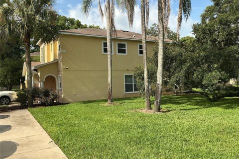 Townhouse in Seffner, Florida 3 bedrooms, 164.9 sq.m. № 2203263 - photo 2