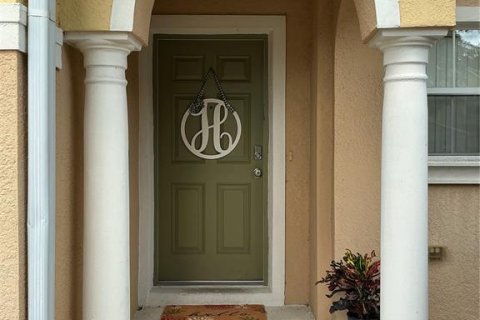 Townhouse in Seffner, Florida 3 bedrooms, 164.9 sq.m. № 2203263 - photo 3