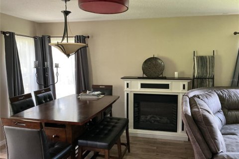 Townhouse in Seffner, Florida 3 bedrooms, 164.9 sq.m. № 2203263 - photo 11