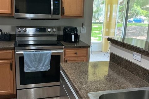 Townhouse in Seffner, Florida 3 bedrooms, 164.9 sq.m. № 2203263 - photo 16