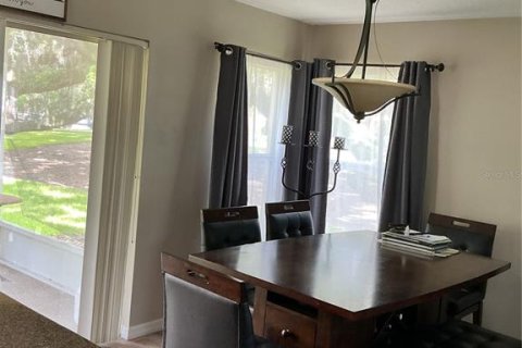 Townhouse in Seffner, Florida 3 bedrooms, 164.9 sq.m. № 2203263 - photo 12