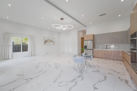 Купить виллу или дом в Халландейл-Бич, Флорида 5 спален, 204.29м2, № 1944343 - фото 5