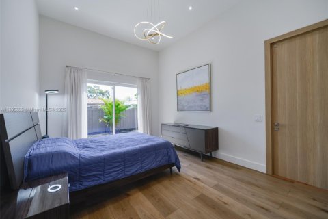 Купить виллу или дом в Халландейл-Бич, Флорида 5 спален, 204.29м2, № 1944343 - фото 16