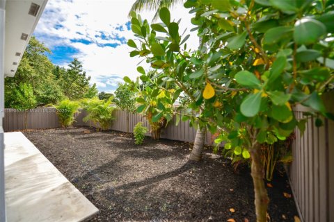 Купить виллу или дом в Халландейл-Бич, Флорида 5 спален, 204.29м2, № 1944343 - фото 26