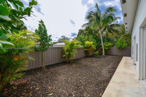 Купить виллу или дом в Халландейл-Бич, Флорида 5 спален, 204.29м2, № 1944343 - фото 28