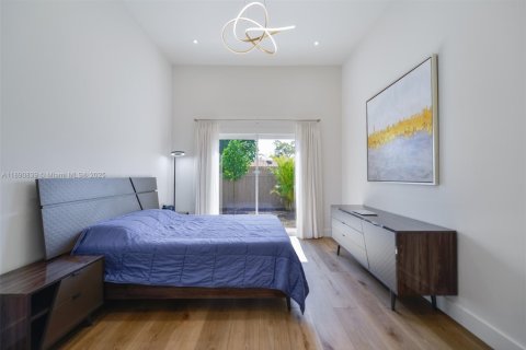 Купить виллу или дом в Халландейл-Бич, Флорида 5 спален, 204.29м2, № 1944343 - фото 17