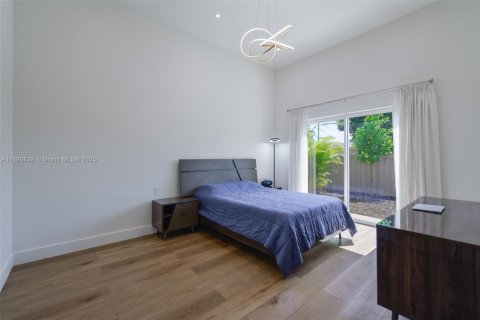 Купить виллу или дом в Халландейл-Бич, Флорида 5 спален, 204.29м2, № 1944343 - фото 15