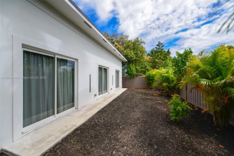 Купить виллу или дом в Халландейл-Бич, Флорида 5 спален, 204.29м2, № 1944343 - фото 27