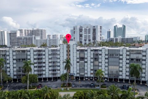 Condominio en venta en Hallandale Beach, Florida, 2 dormitorios, 106.84 m2 № 2075169 - foto 25