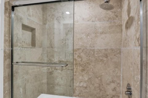 Condominio en venta en Hallandale Beach, Florida, 2 dormitorios, 106.84 m2 № 2075169 - foto 19