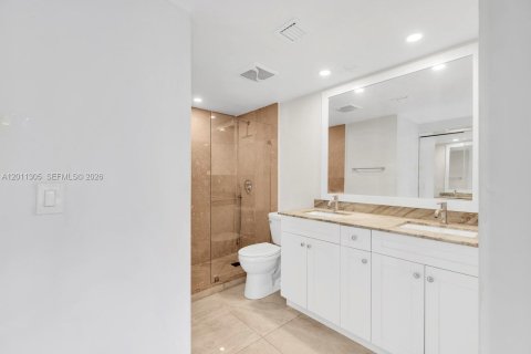 Condominio en venta en Hallandale Beach, Florida, 2 dormitorios, 106.84 m2 № 2075169 - foto 13