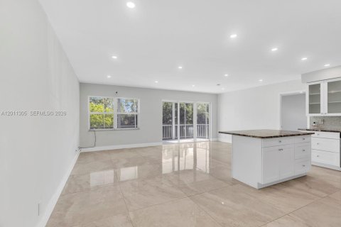 Condominio en venta en Hallandale Beach, Florida, 2 dormitorios, 106.84 m2 № 2075169 - foto 5