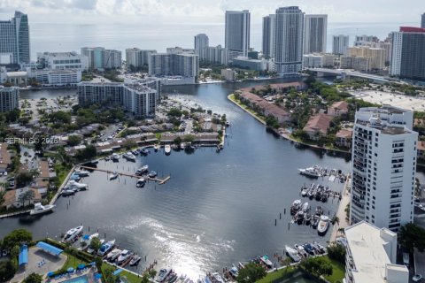 Condominio en venta en Hallandale Beach, Florida, 2 dormitorios, 106.84 m2 № 2075169 - foto 26
