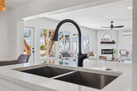 Villa ou maison à vendre à Bradenton, Floride: 4 chambres, 205.13 m2 № 1632338 - photo 13